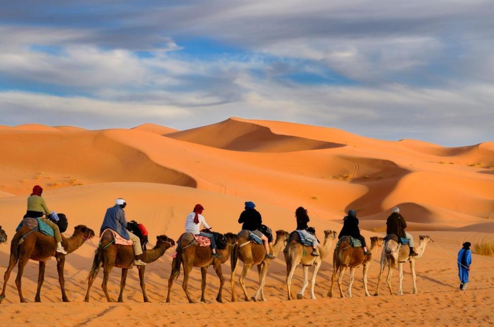 Riad Les Roches メルズーガ エクステリア 写真